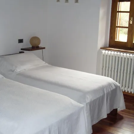 Vila Sleeps 6 Pool Wifi Corgna